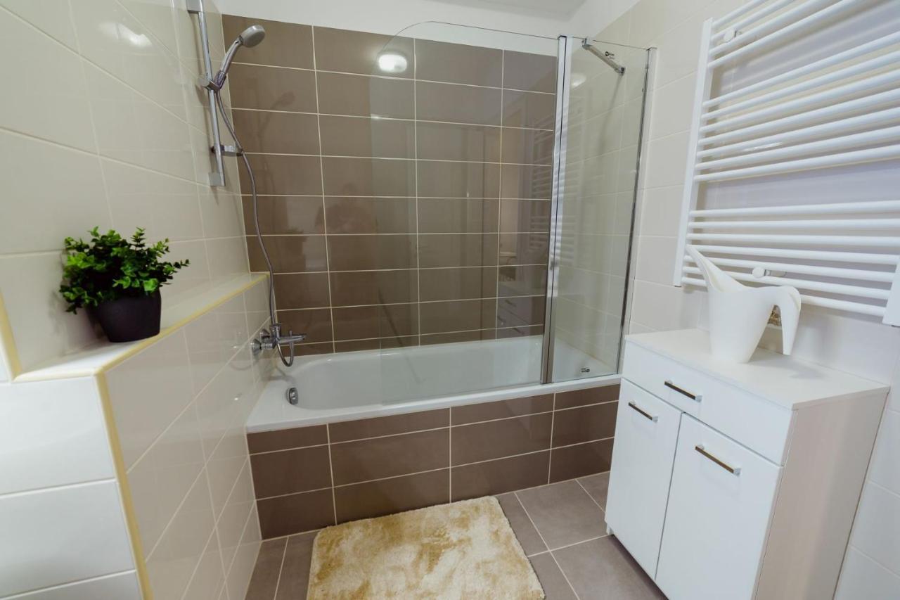 Apartament Corvin Promenade With Free Parking Budapeszt Zewnętrze zdjęcie